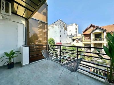 1 phòng ngủ ban công siêu rộng ngay sân bay