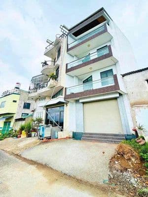 Nhà gẩn chợ an nhơn trệt 3 lầu 3pn 3wc hẻm xe hơi p6 gv giá 16tr