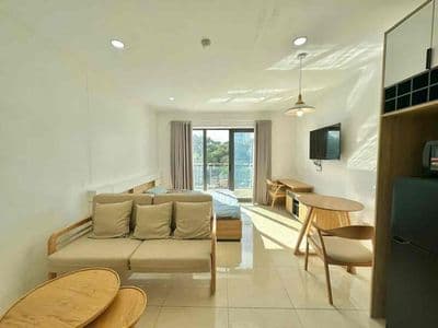 Căn hộ dịch vụ decor xịn nội thất cơ bản, ban công siêu thoáng