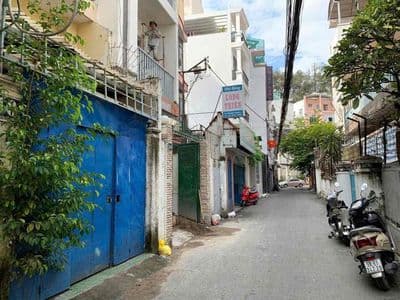 Cho thuê nhà Huyền Quang Q1 9pn giá tốt