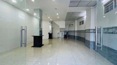 Mặt bằng Tôn Thất Thuyết, 6mx10m, có chỗ đậu ô tô, lối đi & wc riêng