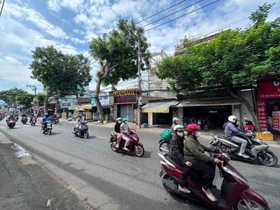 Cho thuê nhà tỉnh lộ 10 3,3x33m kc 1lầu vị trí đẹp kinh doanh 23trieu