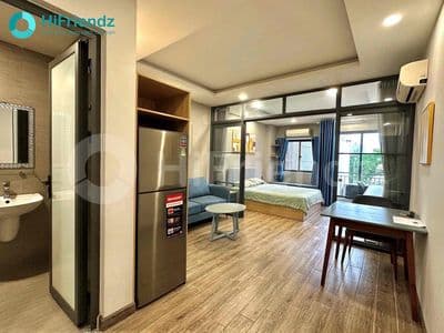 Căn hộ dịch vụ tách bếp ban công full nội thất ngay trung tâm quận 7