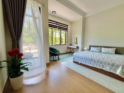 Cho thuê nhà đẹp 3 tầng có 4 căn hộ đường phạm hữu nhật-biển sơn thuỷ