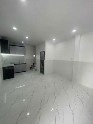 Bán nhà sổ Hồng chung, Ngay P. Thới An-Hẻm Oto đỗ trước cửa.