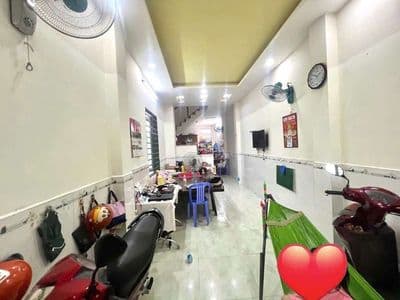Hẻm xe hơi sau căn MT Lê Quang Định Bình Thạnh, 3 tầng 50m2 - 4PN 4wc