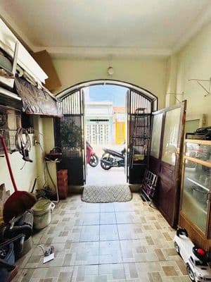 Nhà Hẻm xe hơi tránh khu dân trí cao tại Tân Bình