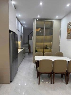 Cho thuê nhà Bồ Đề, 6 tầng, Thang Máy, ô tô đỗ, nhà mới,Full đồ ở ngay