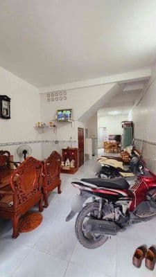 Nhà lầu rộng rãi đậu oto trước nhà kdc Hoàng Quân gần ĐH Tây Đô FPT,CT