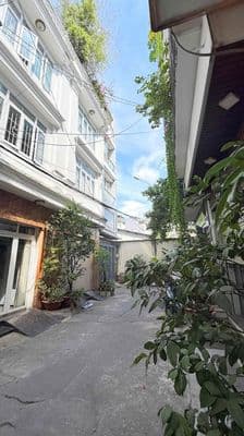 Bán nhà hẻm ô tô Phan Đăng Lưu DT 40m² 4 tầng gần Công viên Gia Định