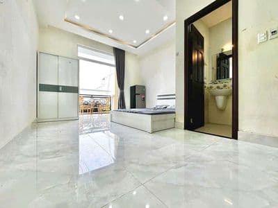 Căn hôn studio 40m2 ban công full nội thất tòa nhà thang máy