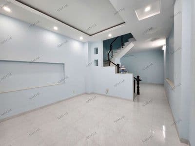 Nhà nguyên căn mới sơn sửa