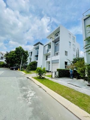 Bt đơn lập kdc liên phường q9 - full nt 4 tầng - có thang máy -5pn 5wc