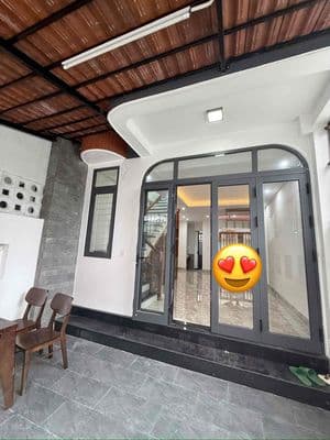 nhà 2 tầng 3 phòng ngủ hẻm xe hơi,gần cầu Nguyễn Hoàng