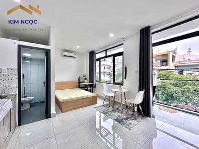 Cho thuê chdv đầy đủ nội thất - có bancol - ngay đh vh - vườn lài - tp