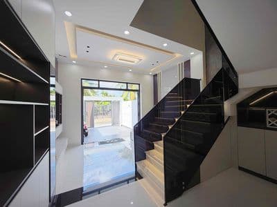 Nhà Lầu mặt tiền-nội thất full 80%