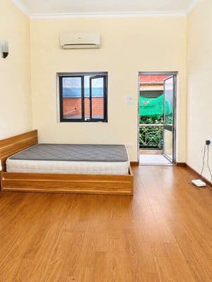 Cho thuê nhà phố hào nam, đống đa. 30m2, 4t, nội thất cơ bản. 15 triệu