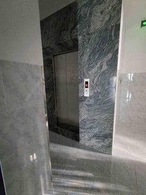 10×20. 1 trệt 4 lầu 21p đầy đủ máy lạnh, thang máy, phòng cháy chữa ch
