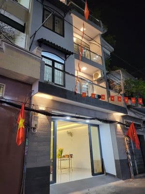 Nhà cho thuê nguyên căn CX Đô Thành Q3, 1 trệt 3 lầu (6 PN/7 toilet)