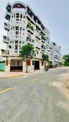 Cho Thuê Nhà Có Thang Máy Ngay Cầu Phú Long DT 5x16 1Trệt 3Lầu 4Pn 5Wc