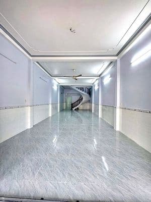 Nhà trệt lầu 2PN mặt tiền đường Nguyễn Văn Cừ chỉ 15 triệu