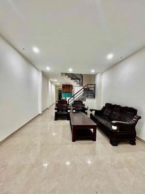 Cho Thuê Nhà DT 140m2 1Trệt 1Lầu 3Pn 2Wc Sân Xe Máy Hẻm Xe Tải