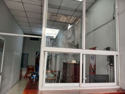 Nhà mặt tiền thụt