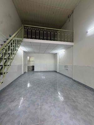 Cho thuê nhà nguyên căn,dt 4x14m . 1 lửng , 2 tolet . giá 7tr500