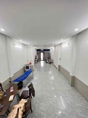 Cho thuê toà nhà 3 tầng mặt tiền lê văn hiến sát bùi tá hán