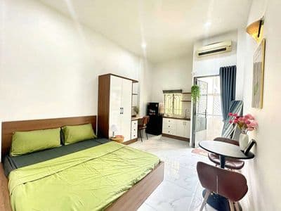 Căn hộ studio 35m2 ban công full nội thất gần ngã tư hàng xanh