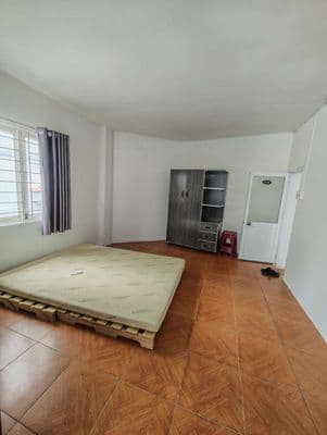 Nguyên lầu 2 có sân riêng + 2PN full nội thất