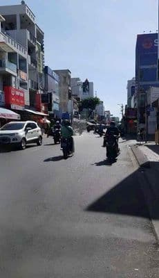 Nhà Mặt Tiền Hẻm Bự - Kinh Doanh