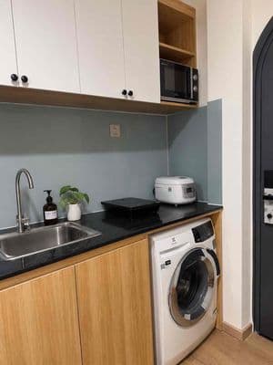 Phòng ngủ tách bếp đầy đủ nội thất - cửa sổ lớn - ngã 6 phù đổng q1