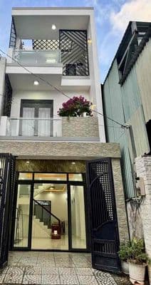 Cho thuê nhà 3 lầu có nội thất 3pn, 1 phòng thờ