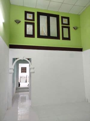 Cho thuê nhà chính chủ - điện nước chính. DT: (4*12)m2, có gác lửng.