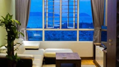 Căn hộ 2PN 94m2 full nội thất, tầng 32 view biển, ngay trung tâm ĐN