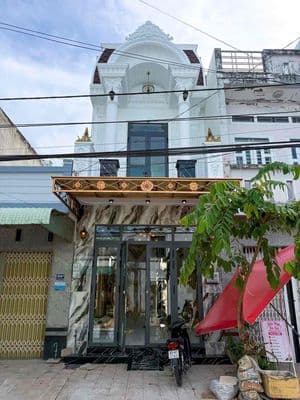 Bán nhà mới 100% gần trường đại học y dược tp lộ giới 12m có 3 p ngủ