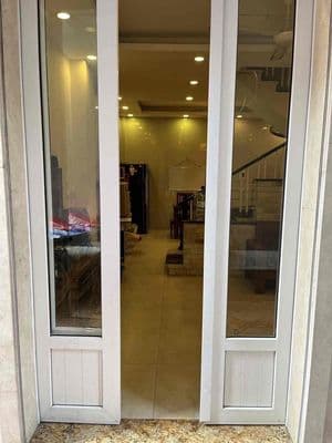 Cho thuê nhà ngõ Tứ Liên 4 ngủ oto đỗ gần nhà