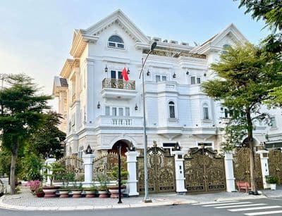 Biệt thự đơn lập mặt tiền Dương Quảng Hàm, thang máy tiện kinh doanh