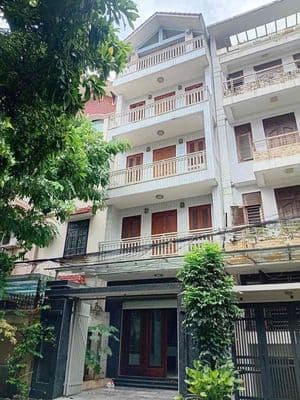 Cho thuê nhà ngõ 1 Nguyễn Hoàng Tôn, thang máy sau quận Uỷ Tây Hồ