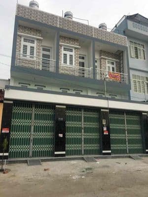 Nhà dtsd 60m , 3 tầng ,đường 24m , điện nước riêng