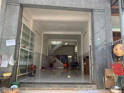 giảm giá 250 tr cần bán nhà mặt tiền chợ Hoài Hương