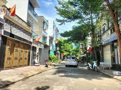 rẻ nhất rồi có 6,5t. 4phòng ngủ sát chợ đường nhựa 7m phải nhanh ạ