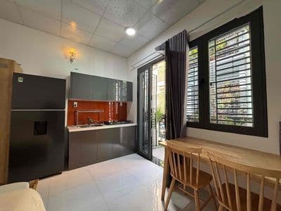 Cho thuê CHDV ban công riêng, full nội thất cao cấp