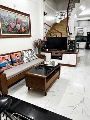 Cho thuê nhà nguyên căn trần cung. 4pn. 10 tr vào ở ngay.