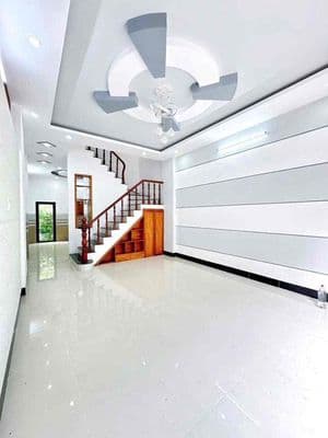 Bán nhà 3 tầng có 4 p ngủ lộ oto tới nhà gần trường đại học y dược
