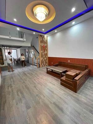 Cho thuê nhà 3 tầng đường phi bình - sát cầu khuê đông