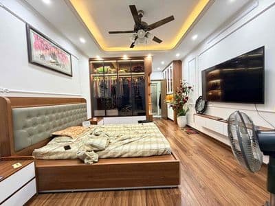 cc cần cho thuê nhà 5 tầng 12tr phố Vũ Tông Phan