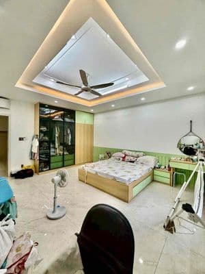 nhà mặt tiền