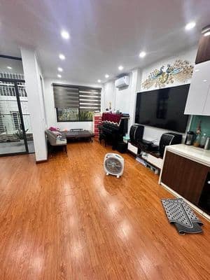 Bán nhà Trần Quang Diệu, Đống Đa, 6 tầng, gara ô tô, kinh doanh
